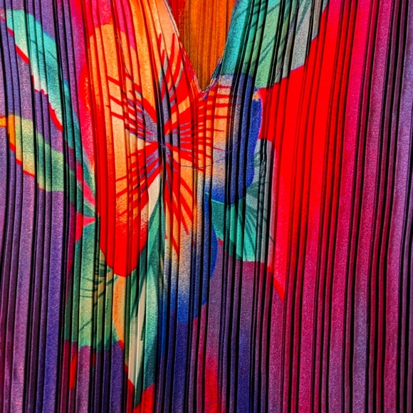 Pleated Floral Shirt Silky Sexy - Picture 5 of 6